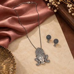 Devi Silver Necklace Set