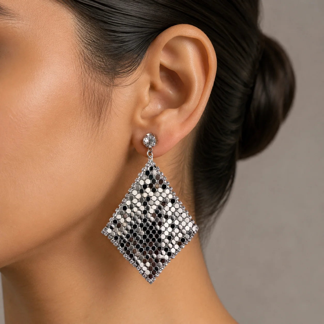 "Silver-tone mesh
statement earrings featuring shimmering metallic chain links and crystal detailing in a geometric drop design. Lightweight party earrings for women, perfect for cocktail parties, weddings, festive occasions, evening wear, and glamorous western styling."