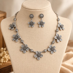Silver Bloom Necklace Set