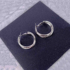 Minimalistic Twisted Hoops