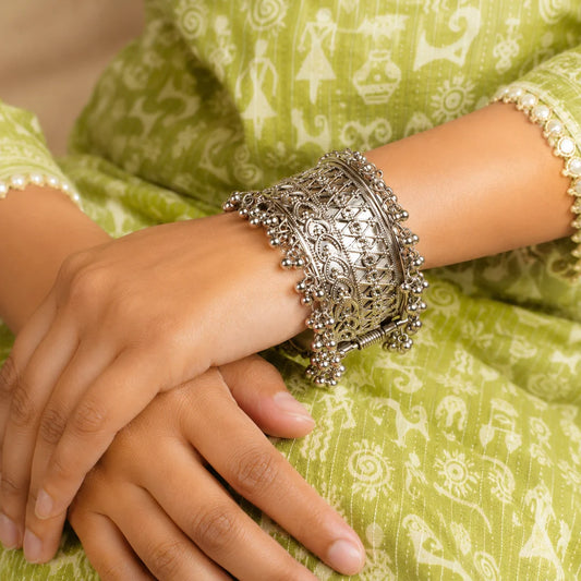 Ethenic Silver Ghungroo Cuff Bangle