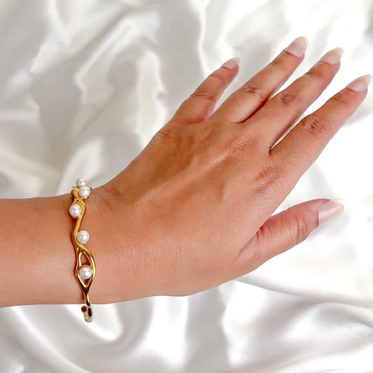 Elegant Pearl Cuff Bracelet - 18K Gold Plated