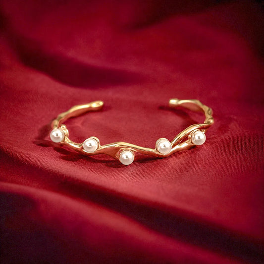 Elegant Pearl Cuff Bracelet - 18K Gold Plated