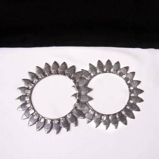 Ethnic Oxidised Round Leaf Bangles