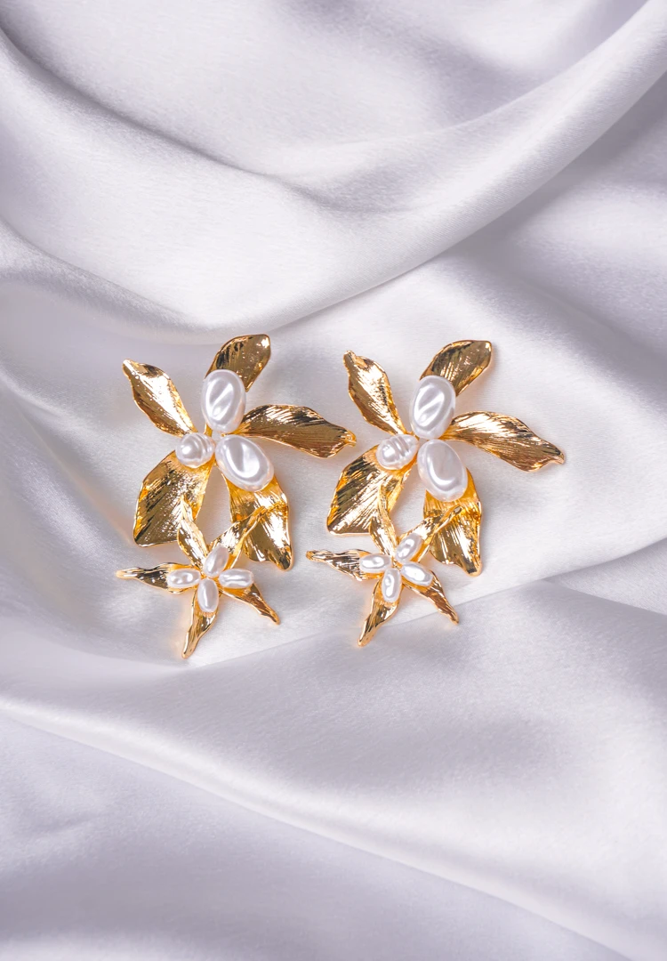 173-Th Romantic floral drop earrings featuring dual textured flower motifs, elegantly accented with pearls and a sophisticated gold-tone/pearl white finish, complete with a secure push-back post