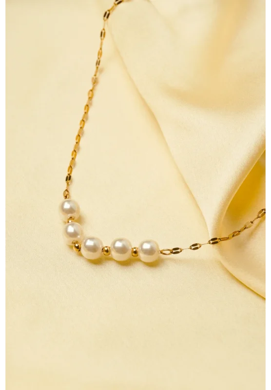 Elegant polished gold-tone sequin chain necklace featuring a graceful arrangement of pearls and golden mini beads at the center, finished with a lobster clasp.