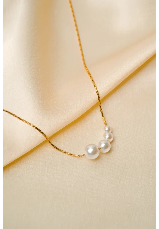 Minimalist hayseed chain necklace with a gold-tone finish, showcasing five lustrous graduated pearl beads and a lobster claw closure.