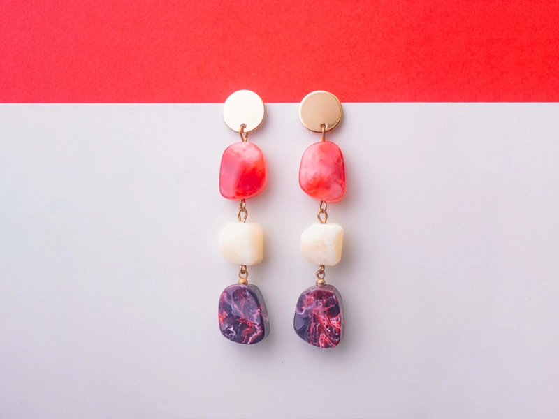 Earring styling with boho dangle earrings and weekend outfits