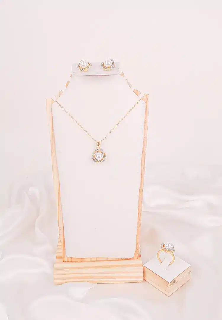 646-th change "Jewelry set with pearls and rhinestones—includes pendant necklace, stud earrings, and adjustable band ring. "