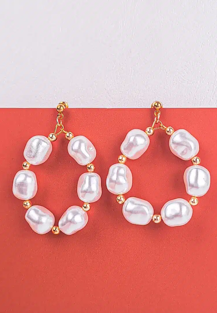 th - 2025-12-06T161650.665 Hoop earrings with baroque pearls and gold-tone beads, featuring polished finish and push-back closure.